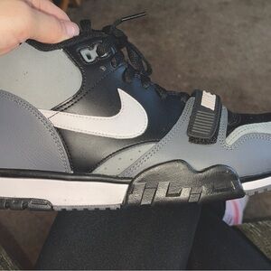 NIKE AIR TRAINER 1 MENS SNEAKERS. SIZE 9.5